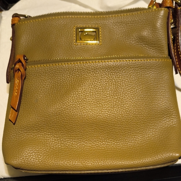 Dooney & Bourke Handbags - Dooney And Bourke Crossbody Bag